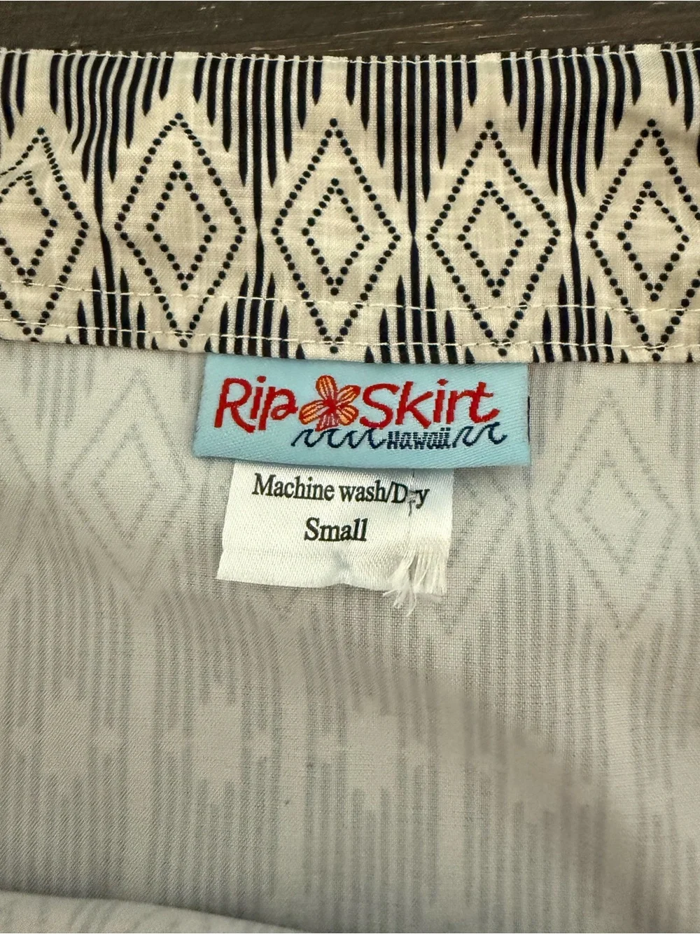 Rip Skirt Hawaii Black Cream Geometric Wrap Skirt Swim Mini Size S